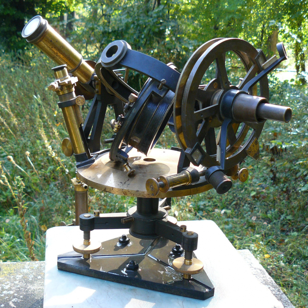 Amagnetic_theodolite_Hepites_1.jpg